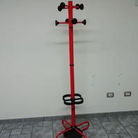 appendiabiti da terra in stile retrò anni 80