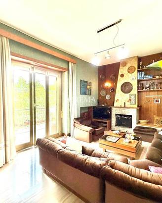 Attico / Mansarda di 197 m² con più di 5 locali e 