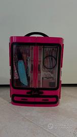 armadio di Barbie con accessori