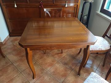 Tavolo da pranzo in noce allungabile