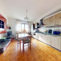 LUMINOSO TRILOCALE CON ARIA CANALIZZATA BOX AUTO E