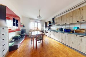 LUMINOSO TRILOCALE CON ARIA CANALIZZATA BOX AUTO E