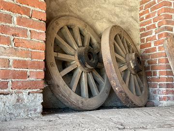 Ruote carro antico