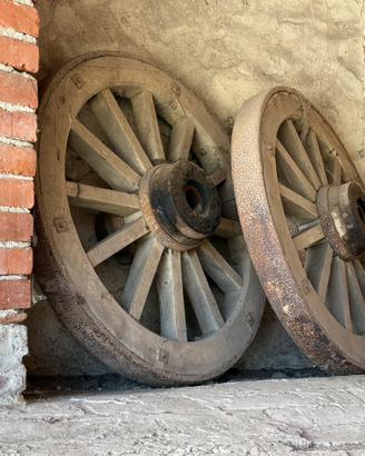 Ruote carro antico