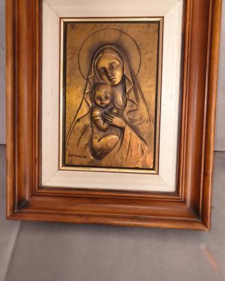 bassorilievo in rame sbalzato raffigurante la Mado
