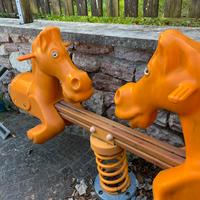 Dondolo da giardino per bambini