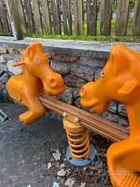 Dondolo da giardino per bambini