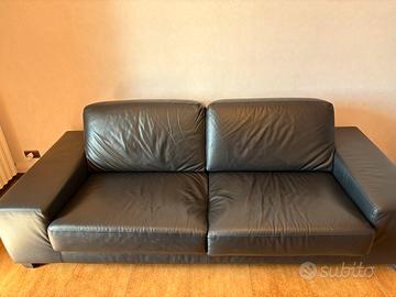 Divano in pelle nero