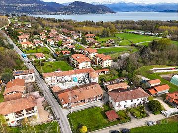 Casa indipende su due piani a Ranco, Loc. Uponne