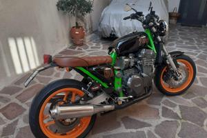 Triumph 900 special café racer Mr. Martini