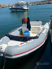 Gommone con carrello