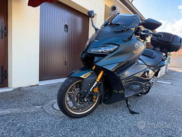 YAMAHA TMax