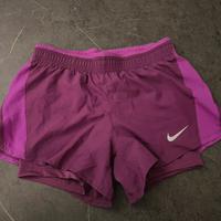 Pantaloncini nike viola