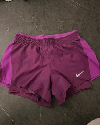Pantaloncini nike viola