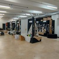 stand  nero in legno+moquette