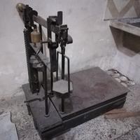 bascuglia antica con pesi