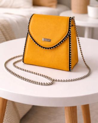 Borsetta giallo senape con catena argentata