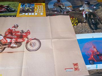 Ampia collezione di poster auto moto aerei