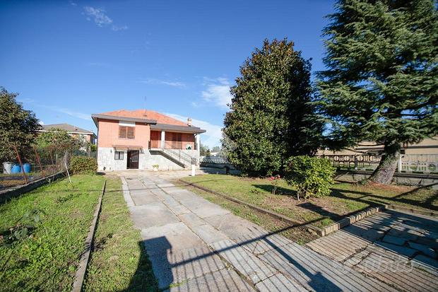 VILLA SINGOLA A LOMBARDORE