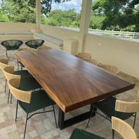 Tavoli in legno di saman e ferro personalizzabili