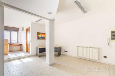 Locale uso ufficio al 5 piano