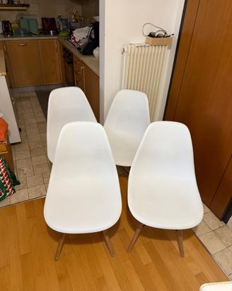 Sedie bianche stile scandinavo