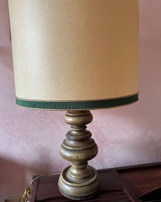 Lampada da tavolo base in legno tornito
