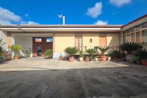 Indipendente 130 mq con ampio cortile-smcv