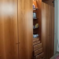 Armadio 4 stagioni in noce e legno laccato crema