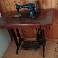Macchina da cucire antica Singer