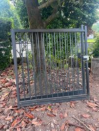 Cancello esterno in metallo 150x150 due battenti