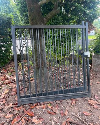 Cancello esterno in metallo 150x150 due battenti