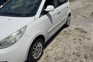 tata indica anno 2012