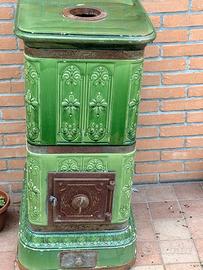 STUFA A LEGNA ARTIGIANALE IN MAIOLICA – ANNI ’50