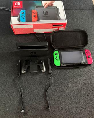 Nintendo Switch + 2 giochi a scelta + custodia