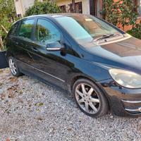Auto Mercedes classe b180
