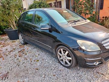 Auto Mercedes classe b180