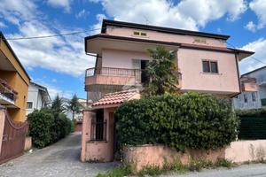 PORZIONE DI BIFAMILIARE A LAMEZIA TERME