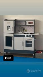 Cucina in legno per bambini con accessori