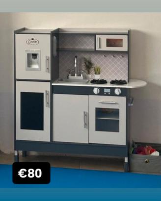 Cucina in legno per bambini con accessori