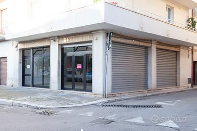 Locale commerciale in posizione strategica