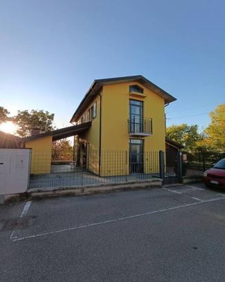 Villa di 100 m² con 4 locali e box auto doppio a R