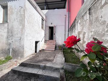 Indipendente con cortile