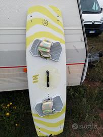 Kitesurf twintip Slingshot 137