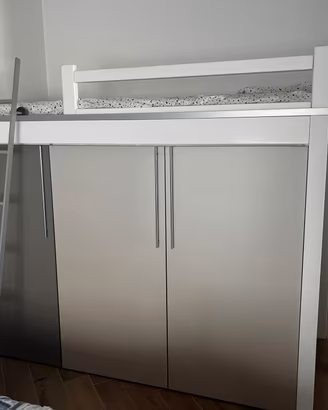 letto rialzato con guardaroba