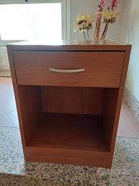 Comodino in legno ciliegio