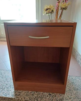 Comodino in legno ciliegio