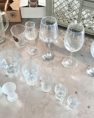 bicchieri e calici per vino e liquori usati