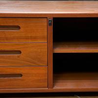 Mobiletto in legno con cassetti / Mobile porta TV