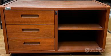 Mobiletto in legno con cassetti / Mobile porta TV